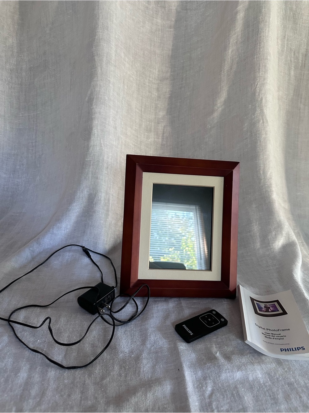 Philips Black and Cream Digital Photo Frame